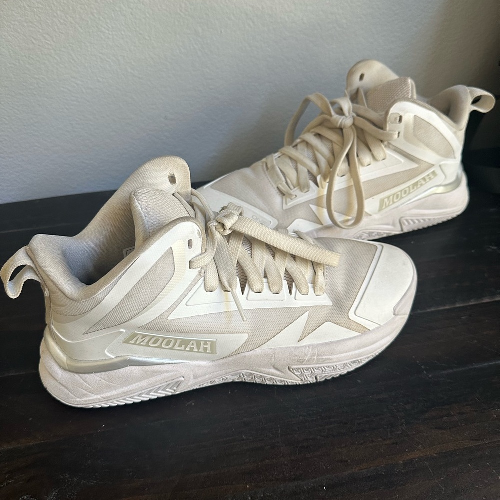 Moolah Basketball/Volleyball Shoes. Women size 8
